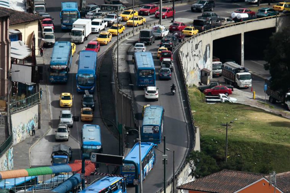 Quito combate contaminación con un perfume «de smog»
