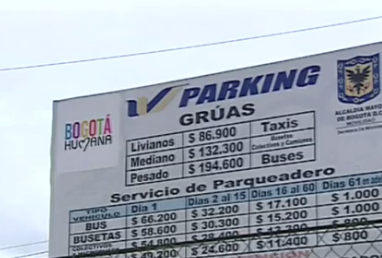 Conductor denuncia que robaron partes de su carro en grúa de los patios