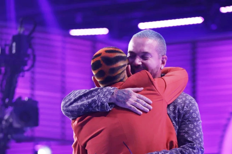 Entre lágrimas, así fue el encuentro de J Balvin con su imitador en ‘Yo me llamo’