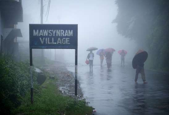 Este pequeño pueblo ubicado en el estado de Meghalaya en India, ostenta el título del lugar más húmedo del mundo.