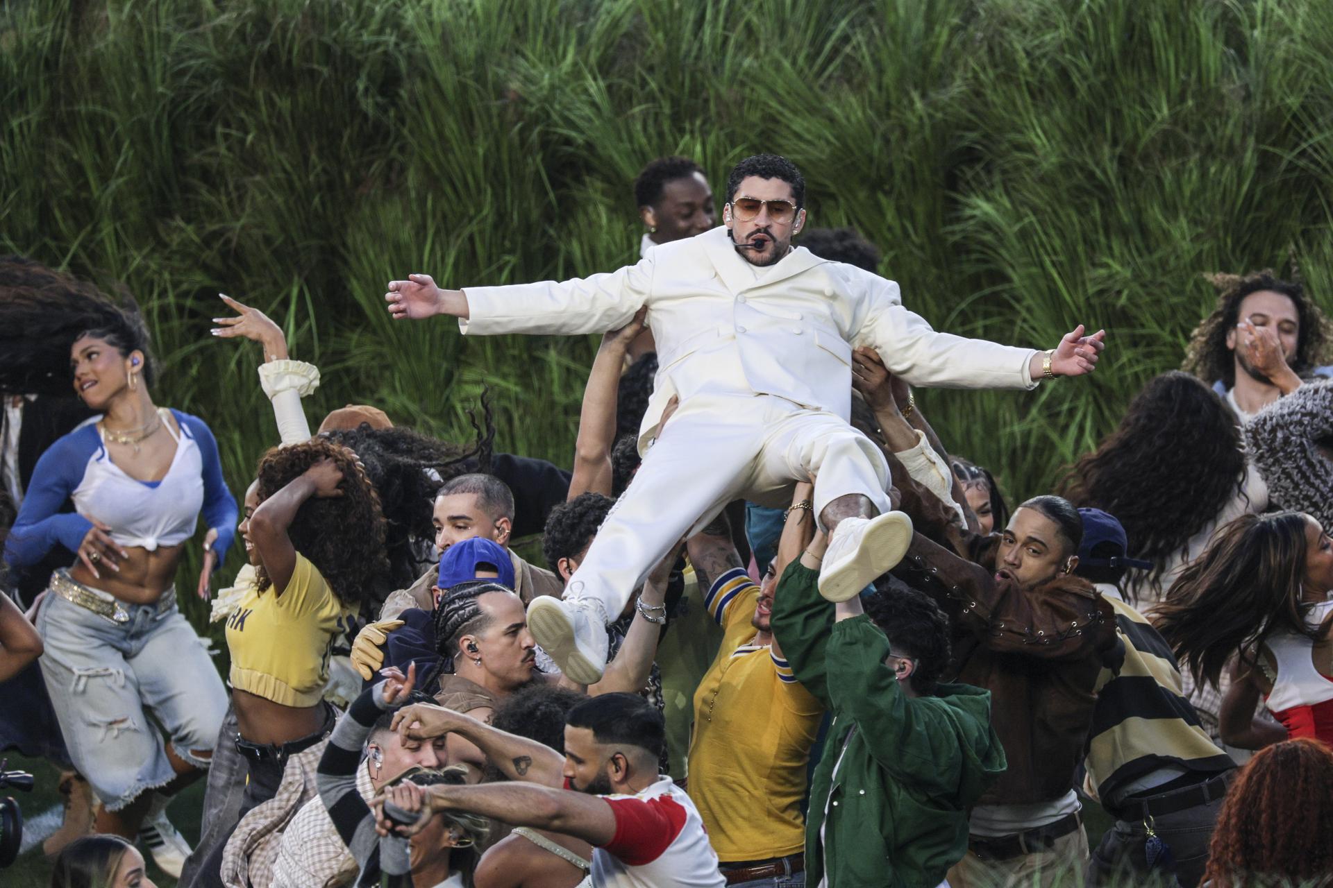 Bad Bunny representa más a los estadounidenses que Donald Trump según revela encuesta