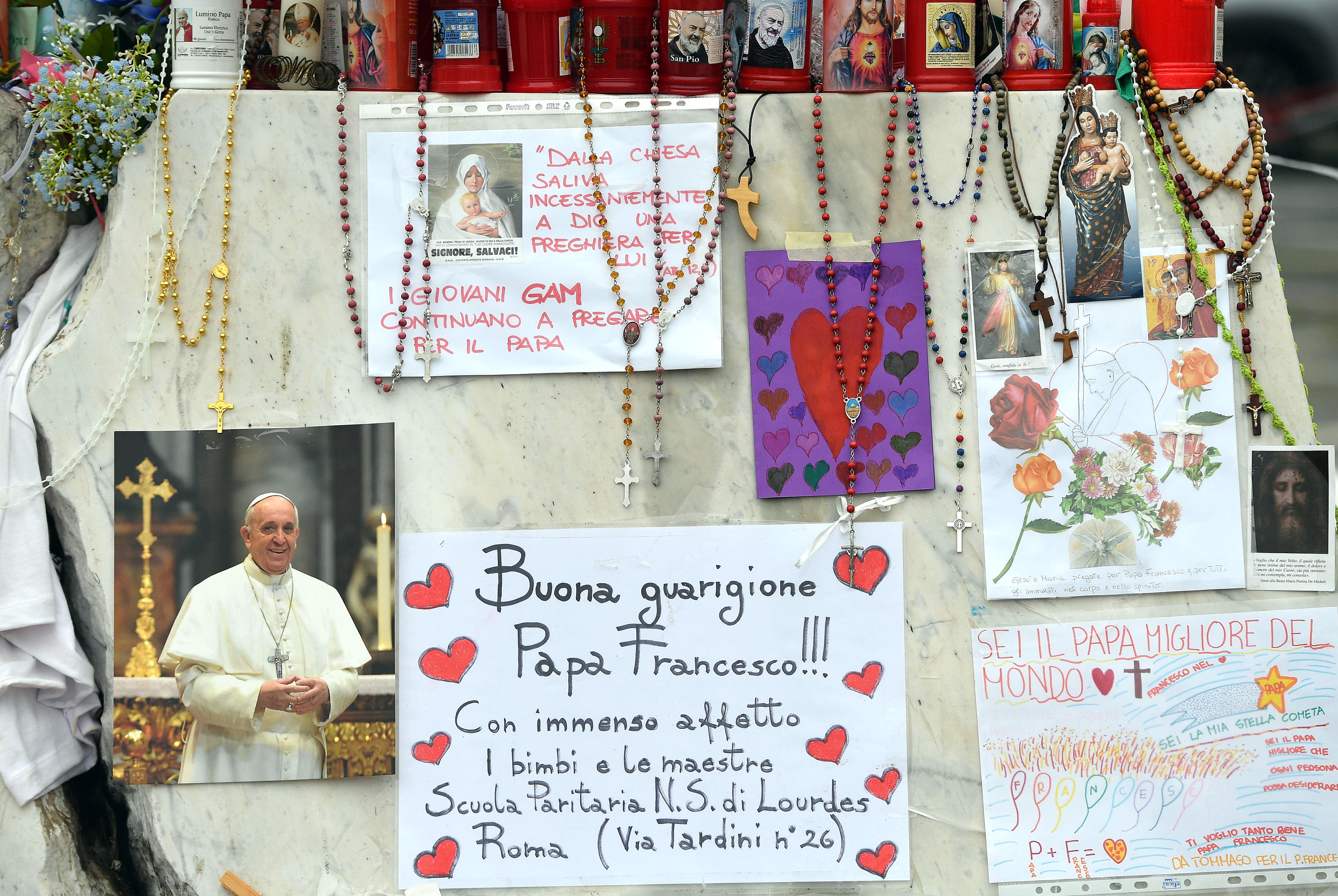 El papa Francisco muestra una “gradual y leve mejoría”, según el Vaticano