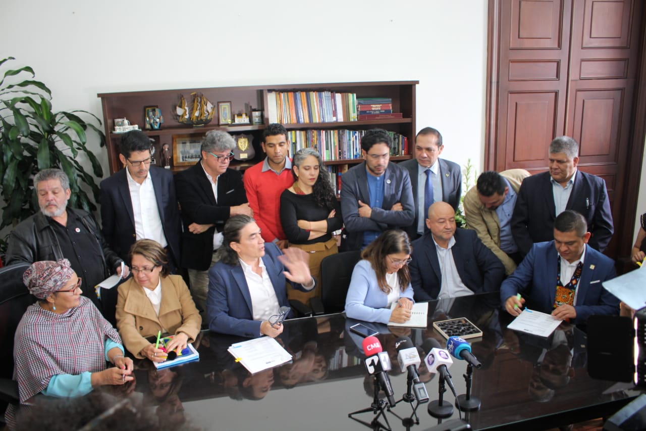 Bancada alternativa radica proyecto para prohibir el glifosato