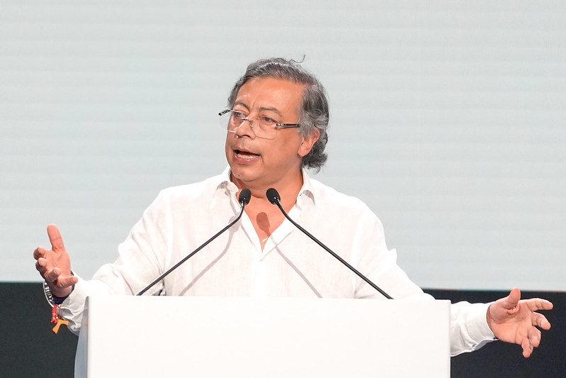 Petro se fue contra el FMI y cuestionó suspensión de crédito para Colombia