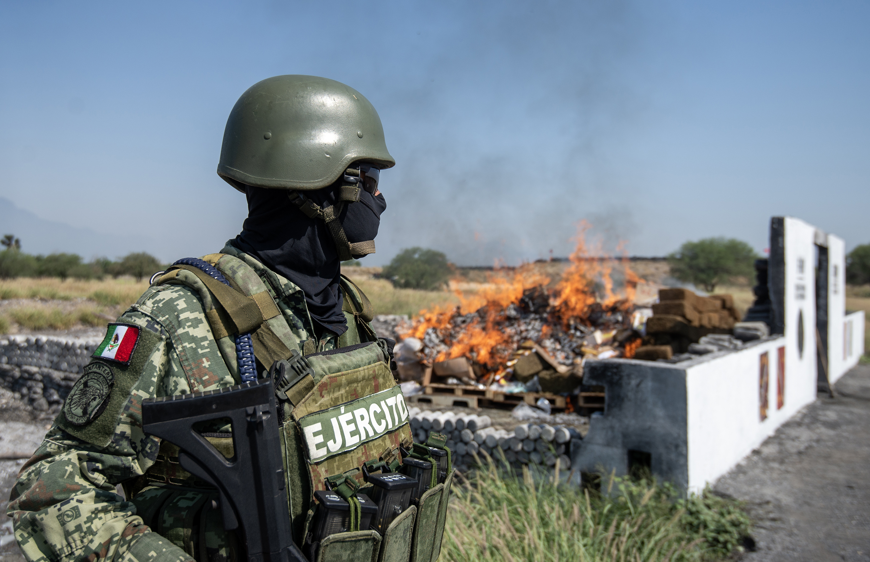 México: acorralan a militares tras robar presuntamente a civiles y lo transmiten en vivo