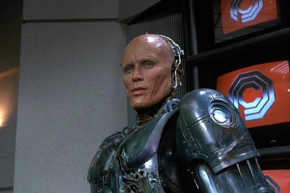 El director Neill Blomkamp quiere que Peter Weller vuelva a ser Robocop