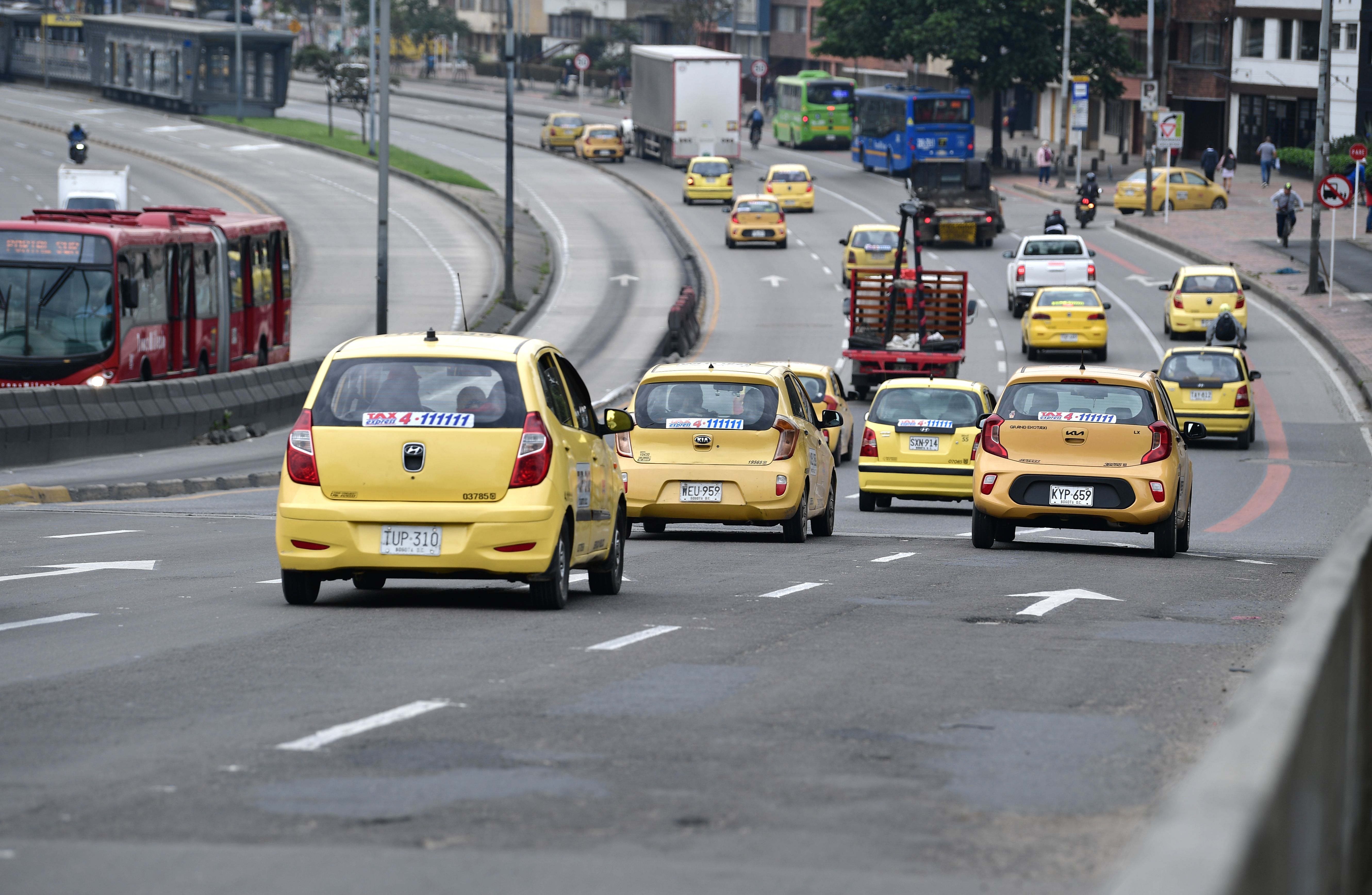 Taxistas piden a la Secretaría de Movilidad digitalizar la tarjeta de control