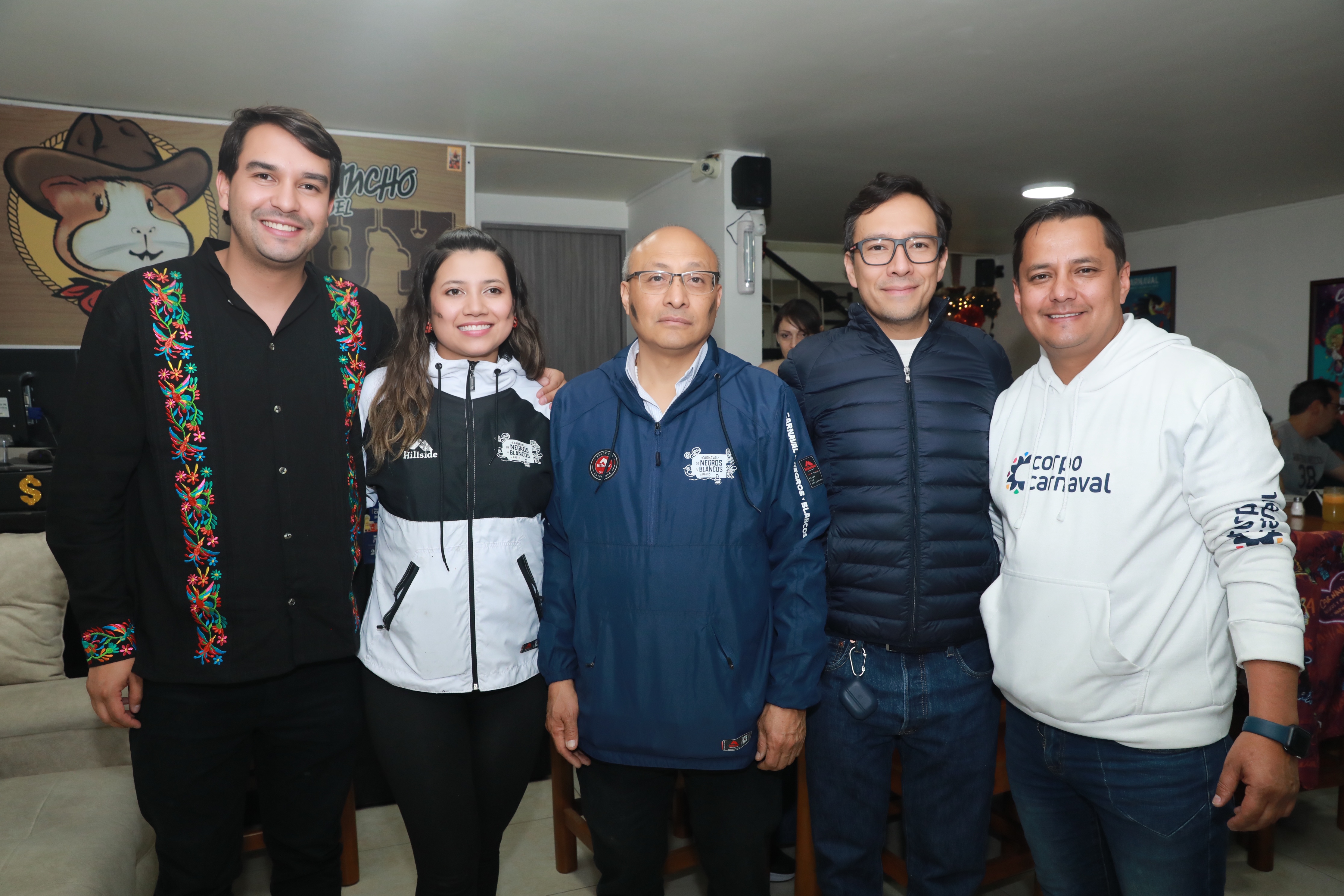 El Alcalde de Pasto Nicolás Toro en medio de Santiago León, Lorelain Flore, Luis Andrés Fajardo y Andrés Jaramillo