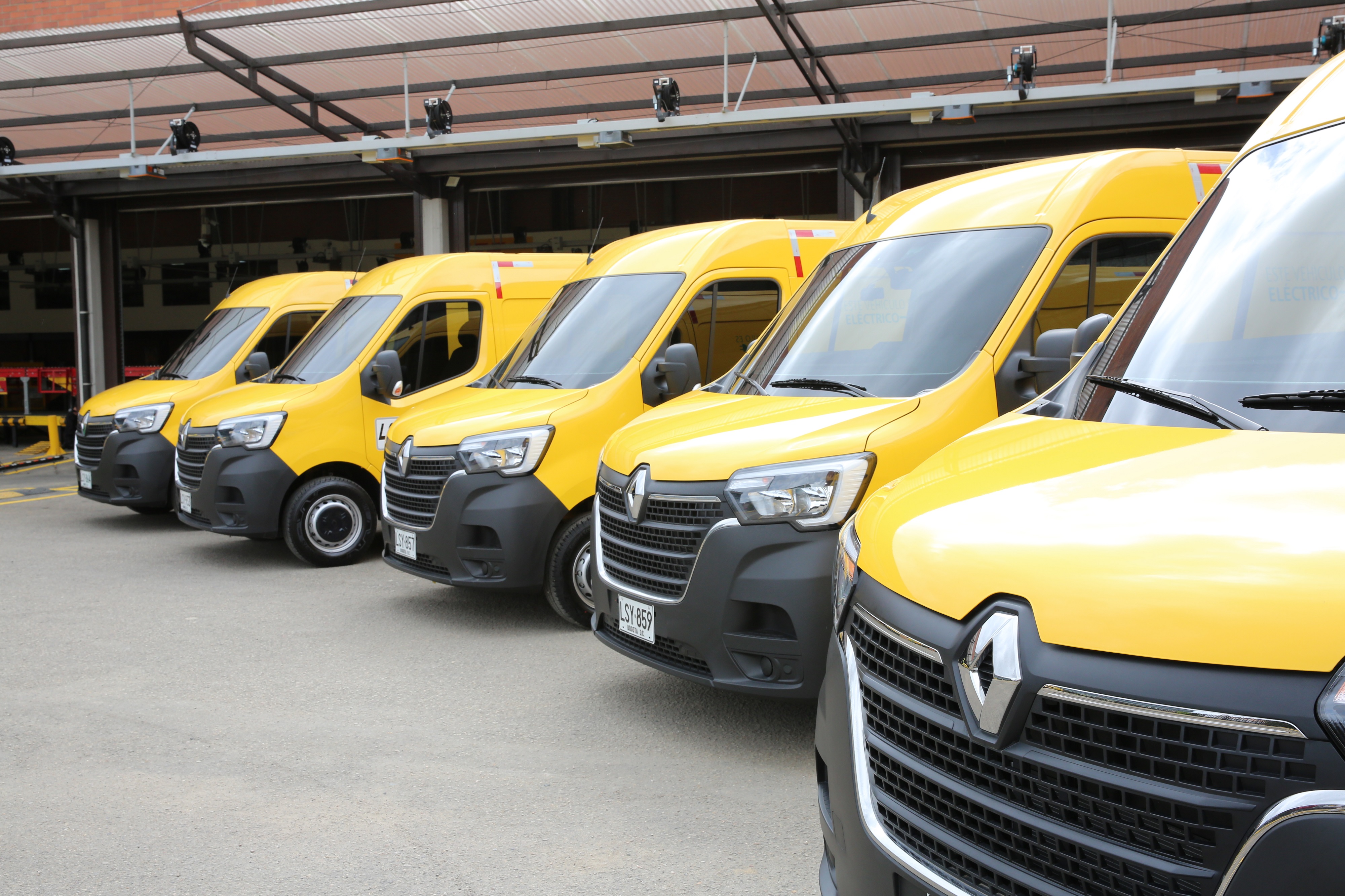 Renault Master E-Tech ya rueda en Colombia