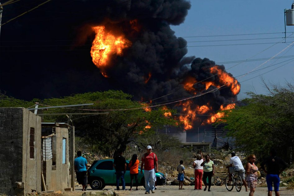 Gobierno venezolano confía en extinguir fuego de refinería en las próximas horas