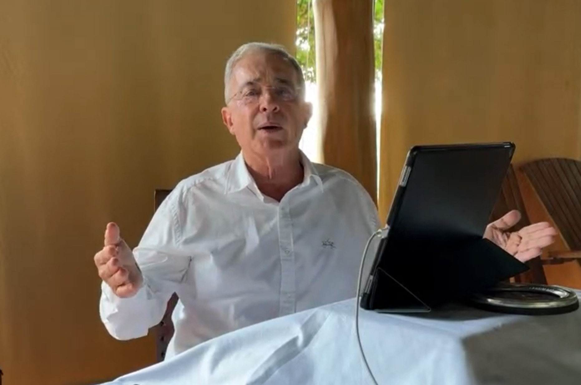 “Persiguen al presidente Uribe”: debates en el mundo político por llamado a juicio