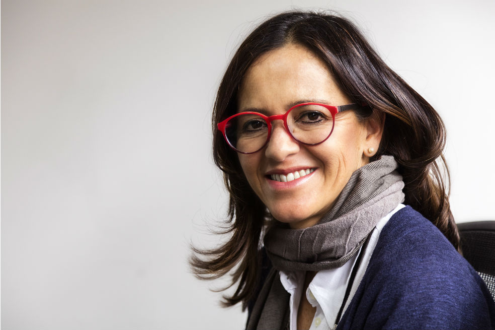 Mónica Acebedo, autora de “El enigma del amuleto”, es abogada de la Universidad de los Andes. / Paul Weiss