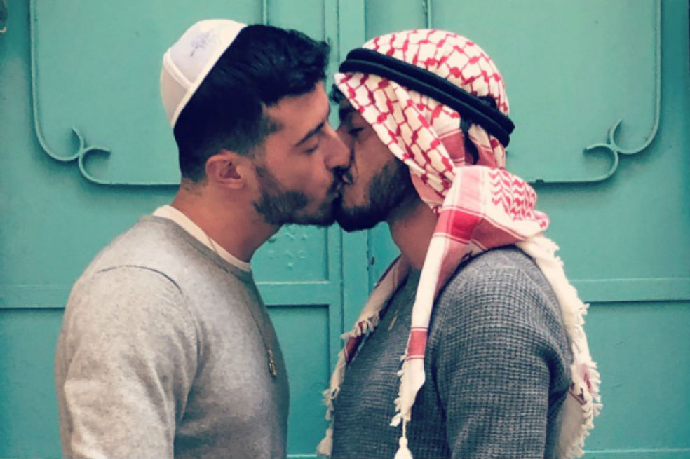 Judíos y palestinos: un beso entre dos hombres puede borrar las diferencias políticas