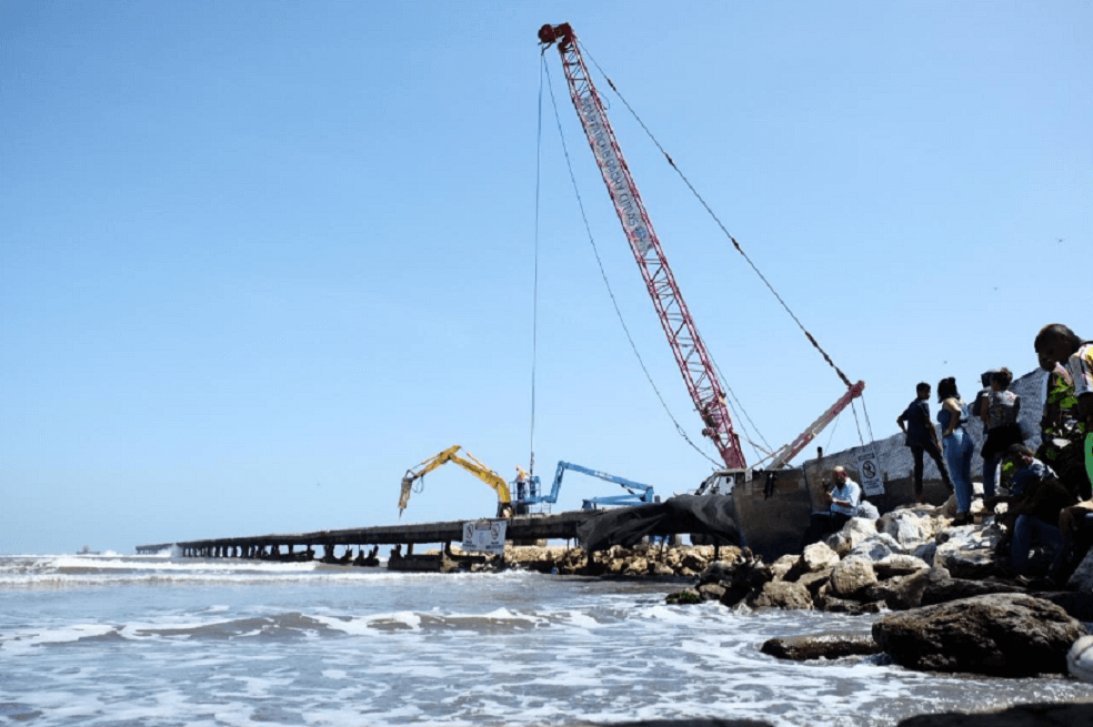 Así fue la demolición del muelle de Puerto Colombia, Atlántico