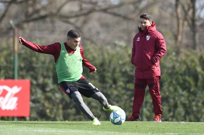 Por primera vez desde su lesión, Juanfer Quintero se entrenó a la par de sus compañeros