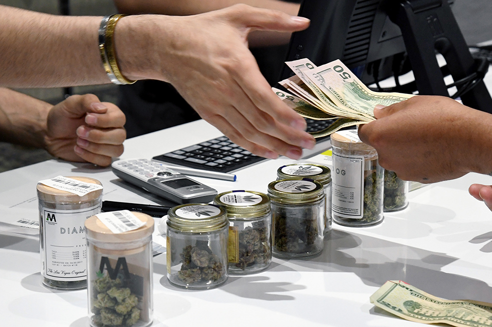 Euforia en Nevada por legalización de consumo de marihuana con fines recreativos