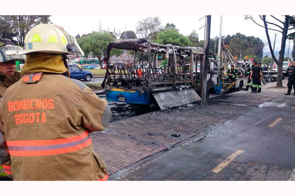 Así quedó bus del SITP que se incendió mientras se movilizaba