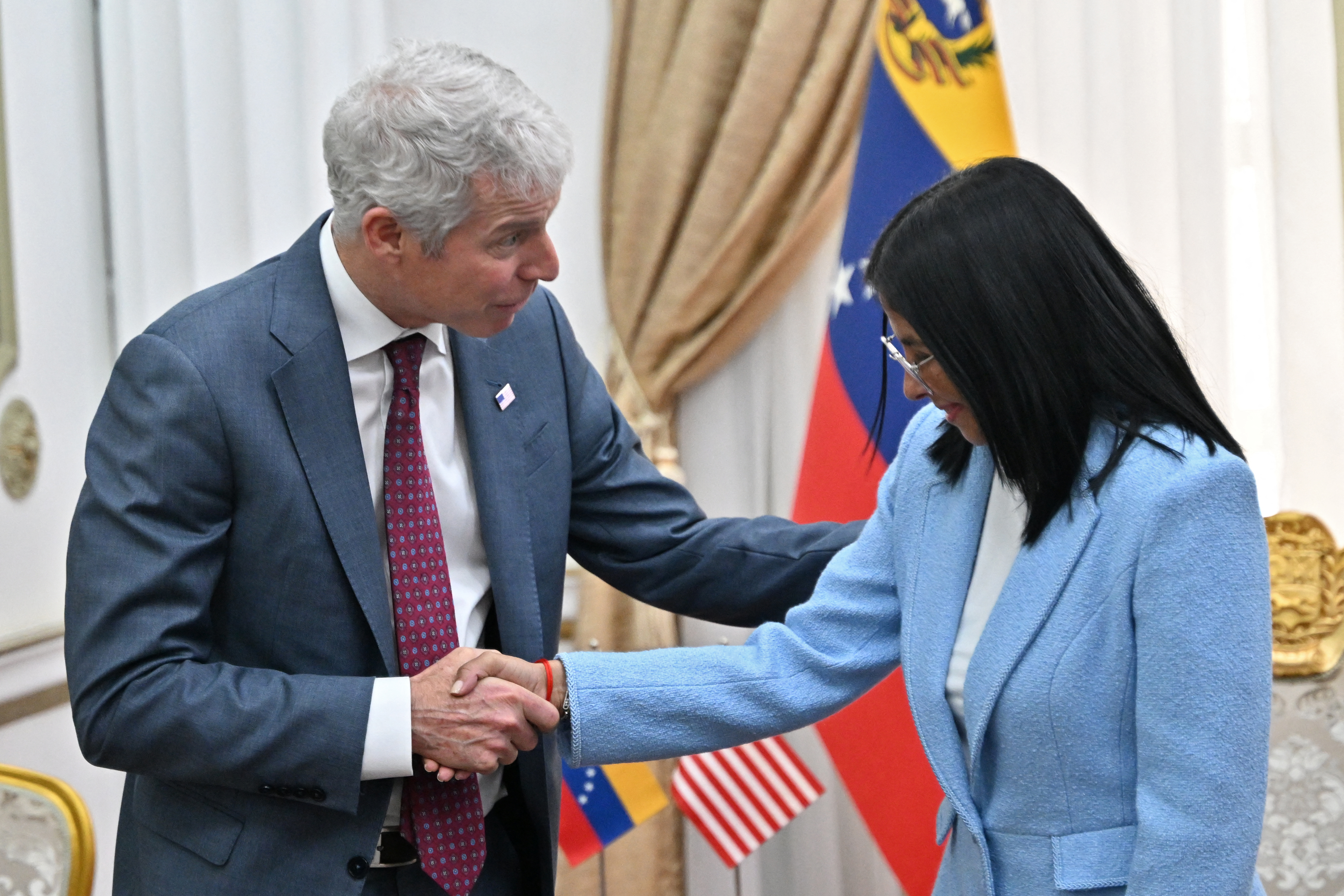 Secretario de Energía de EE. UU. llega a Venezuela para impulsar acuerdos petroleros