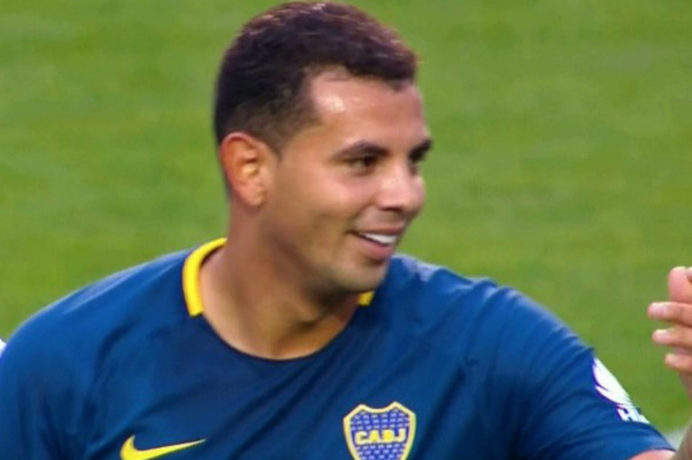 Edwin Cardona salió expulsado a los 16 minutos con Boca Juniors frente a Chacarita