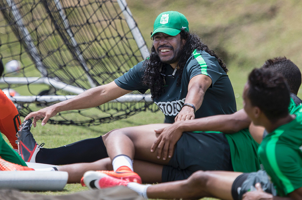 «Apuesta es apuesta», René Higuita de su promesa de cortarse el pelo por la eliminación de Colombia