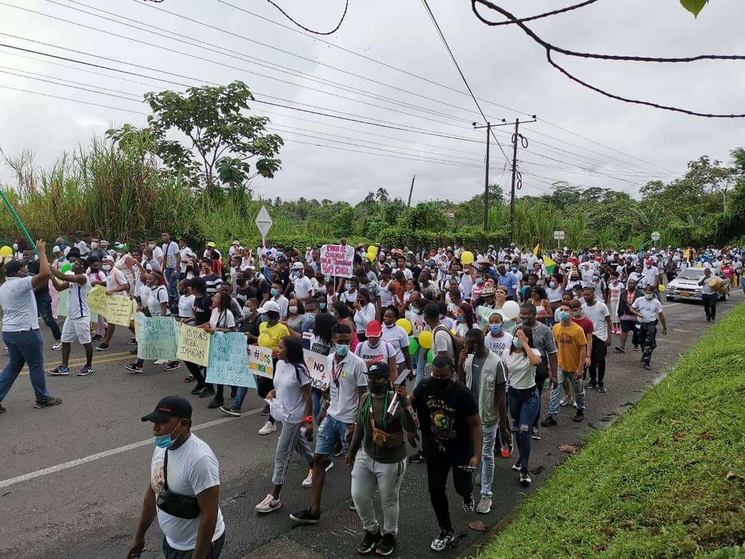 Fotografías de la marcha en las calles de Buenaventura el 7 de febrero de 2021.