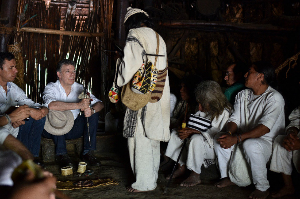 Santos conservará el ‘bastón de mando’ que recibió de comunidades de la Sierra Nevada