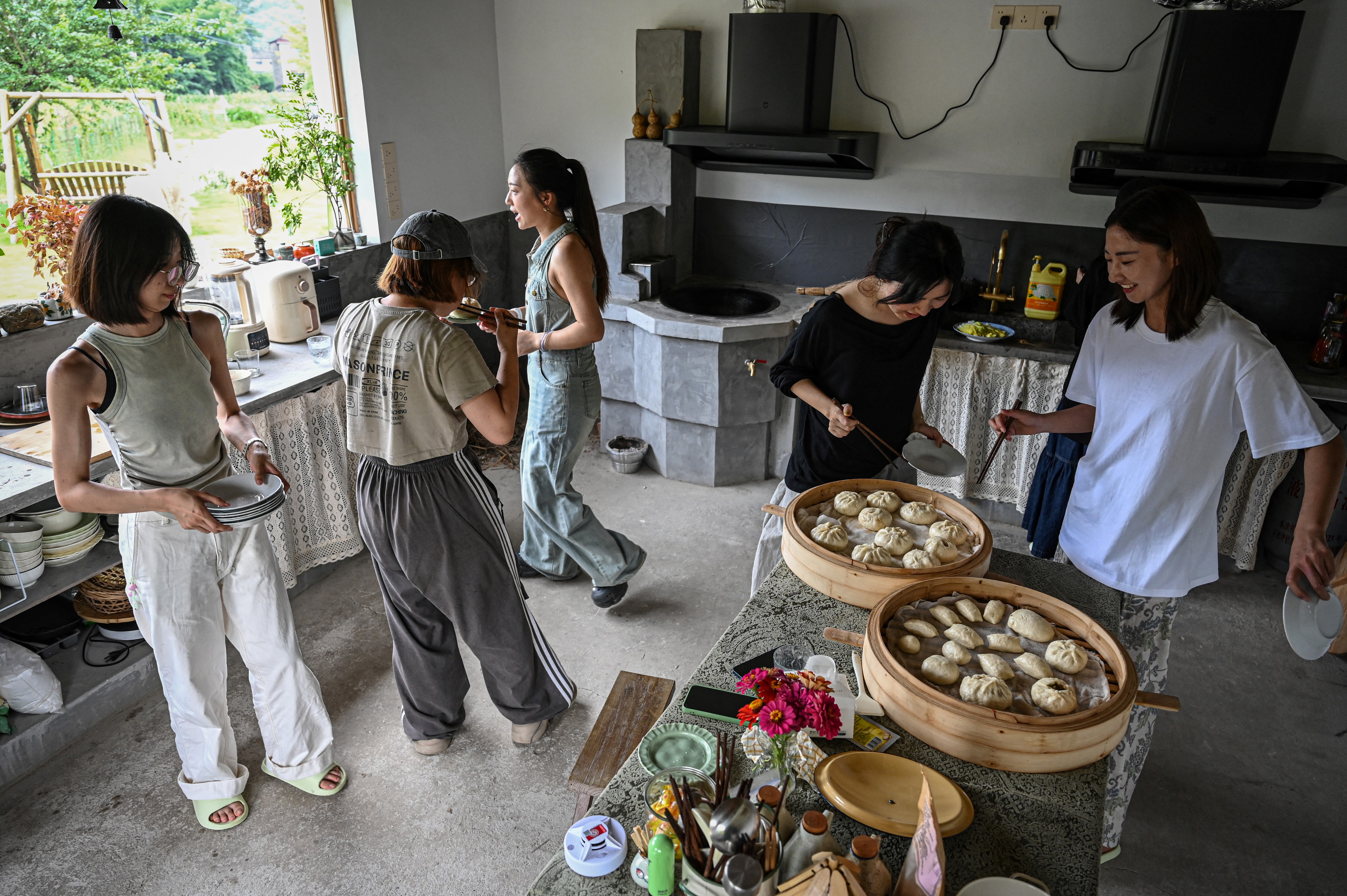 Ni hombres, ni estrés: comunidades 100 % femeninas florecen en China
