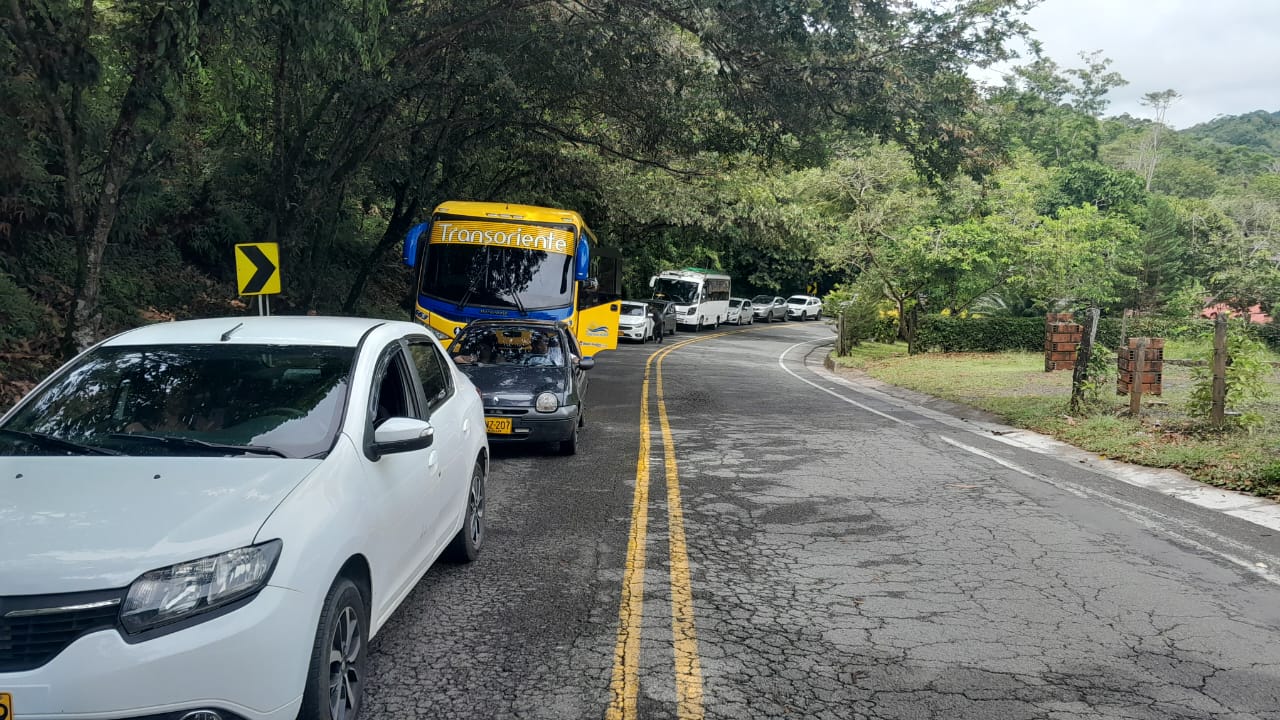 Menores deberán contar con autorización firmada para viajar por carretera