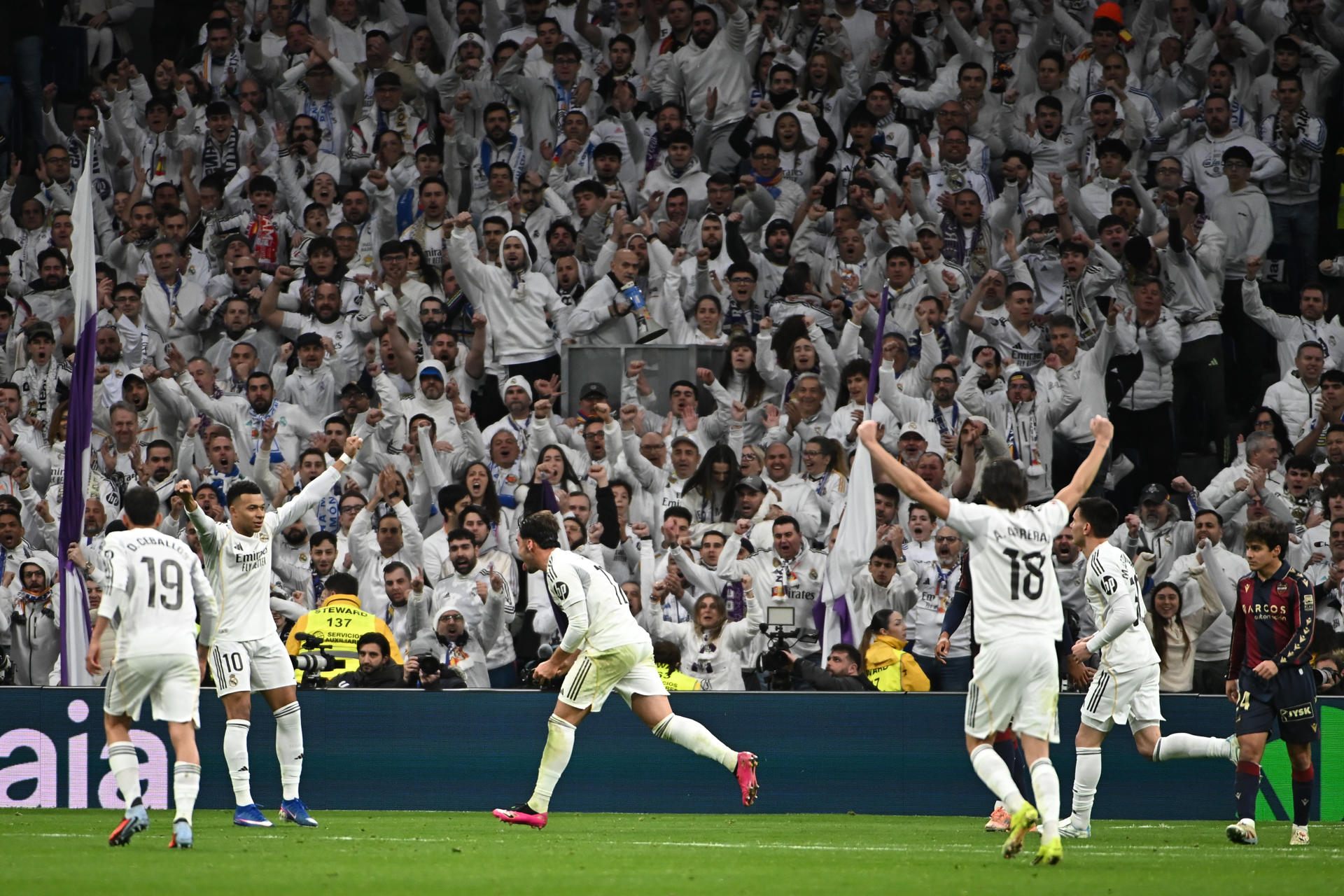 Abucheos y silbidos en el Bernabéu: así fue la tensa victoria de Real Madrid contra Levante