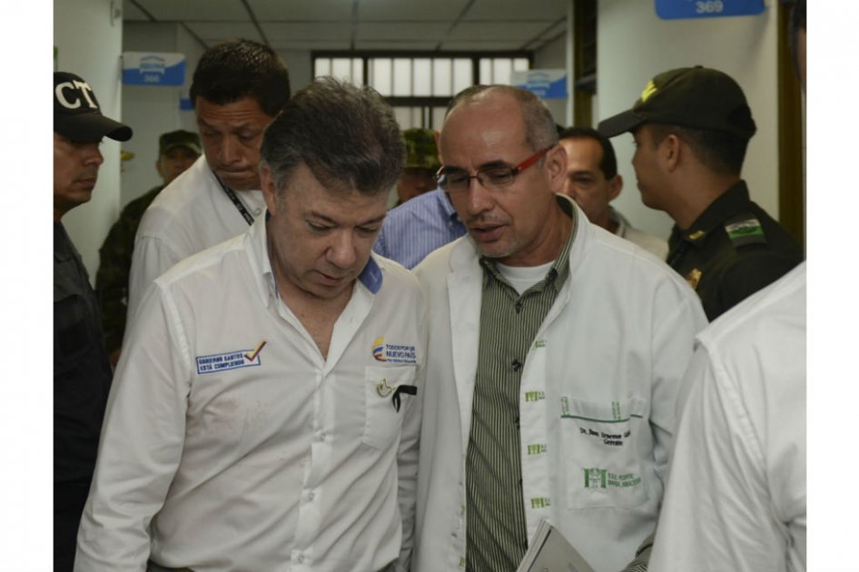Santos visitó este jueves el centro asistencial en el que permanece el menor que sobrevivió al ataque en Florencia. /Presidencia