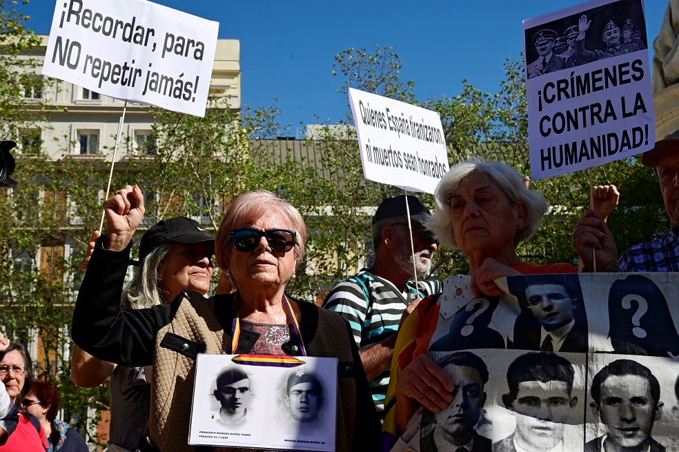 Gobierno español abre la puerta para juzgar crímenes del franquismo