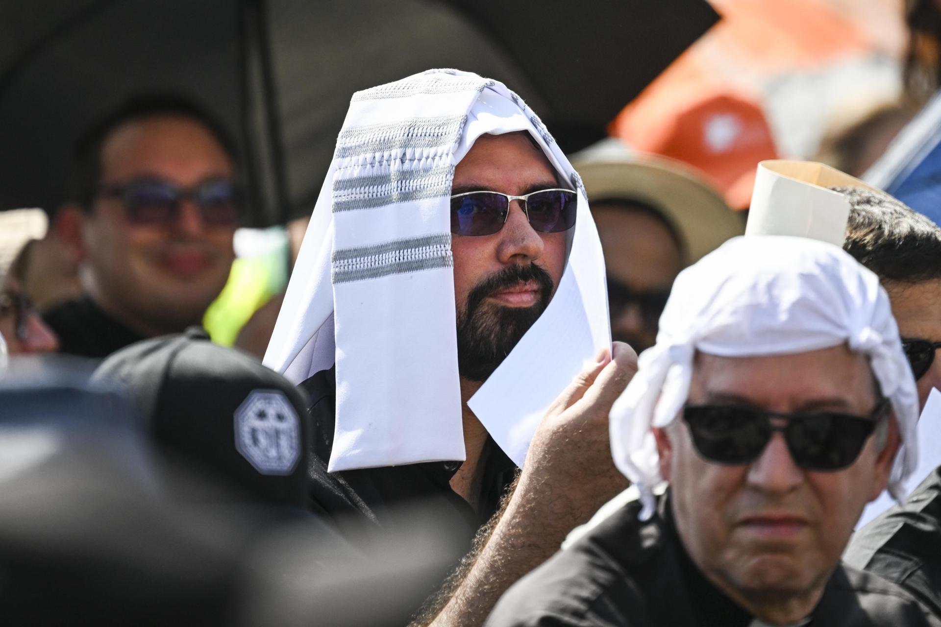 Ministro de Bélgica recomienda piscina, cerveza y barbacoa para afrontar la ola de calor