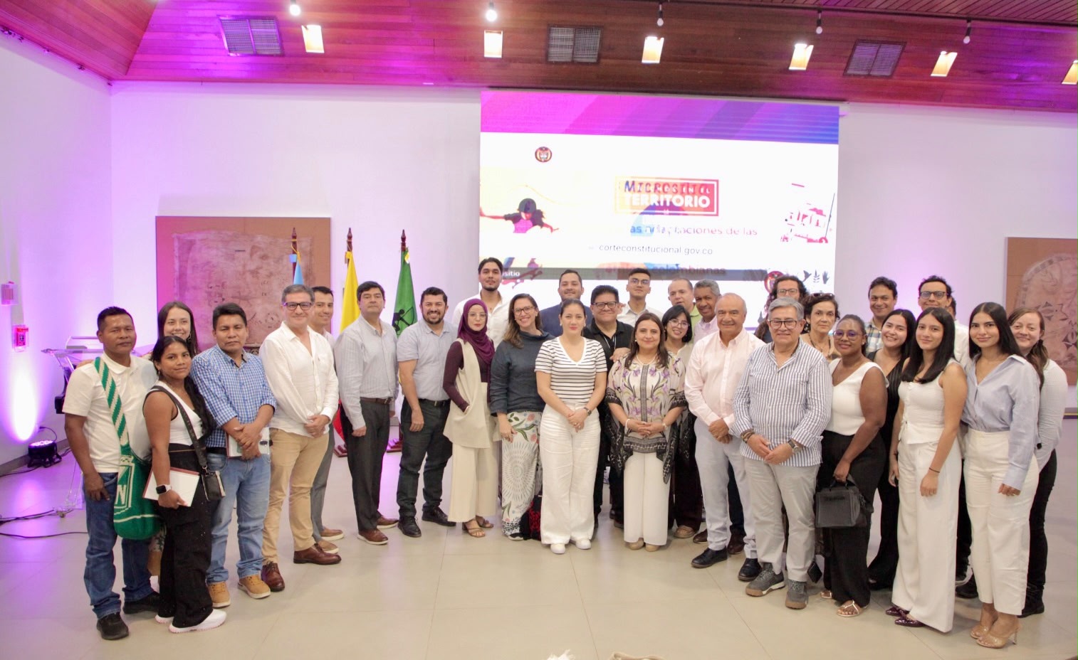 A estos Diálogos Constitucionales asisten la ciudadanía, servidores y servidoras públicas, y la comunidad jurídica en general.