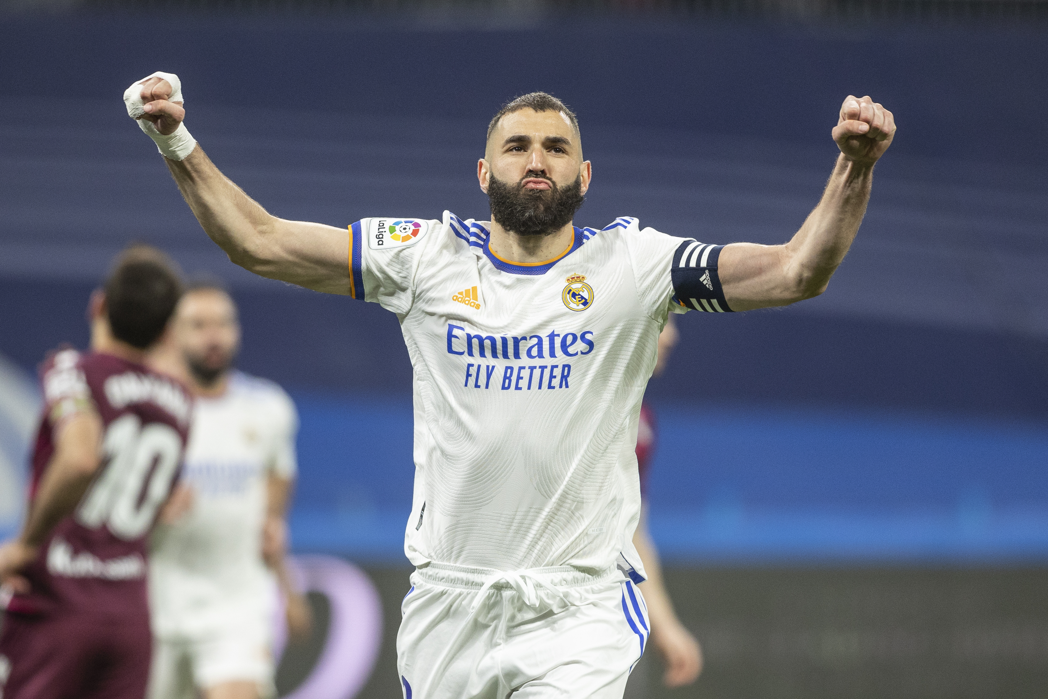 Real Madrid golea y se afianza en el liderato de la Liga de España