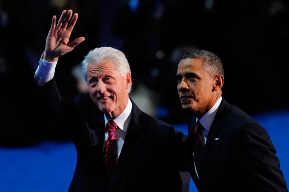 Obama irrumpe en el podio al lado de Bill Clinton en convención demócrata