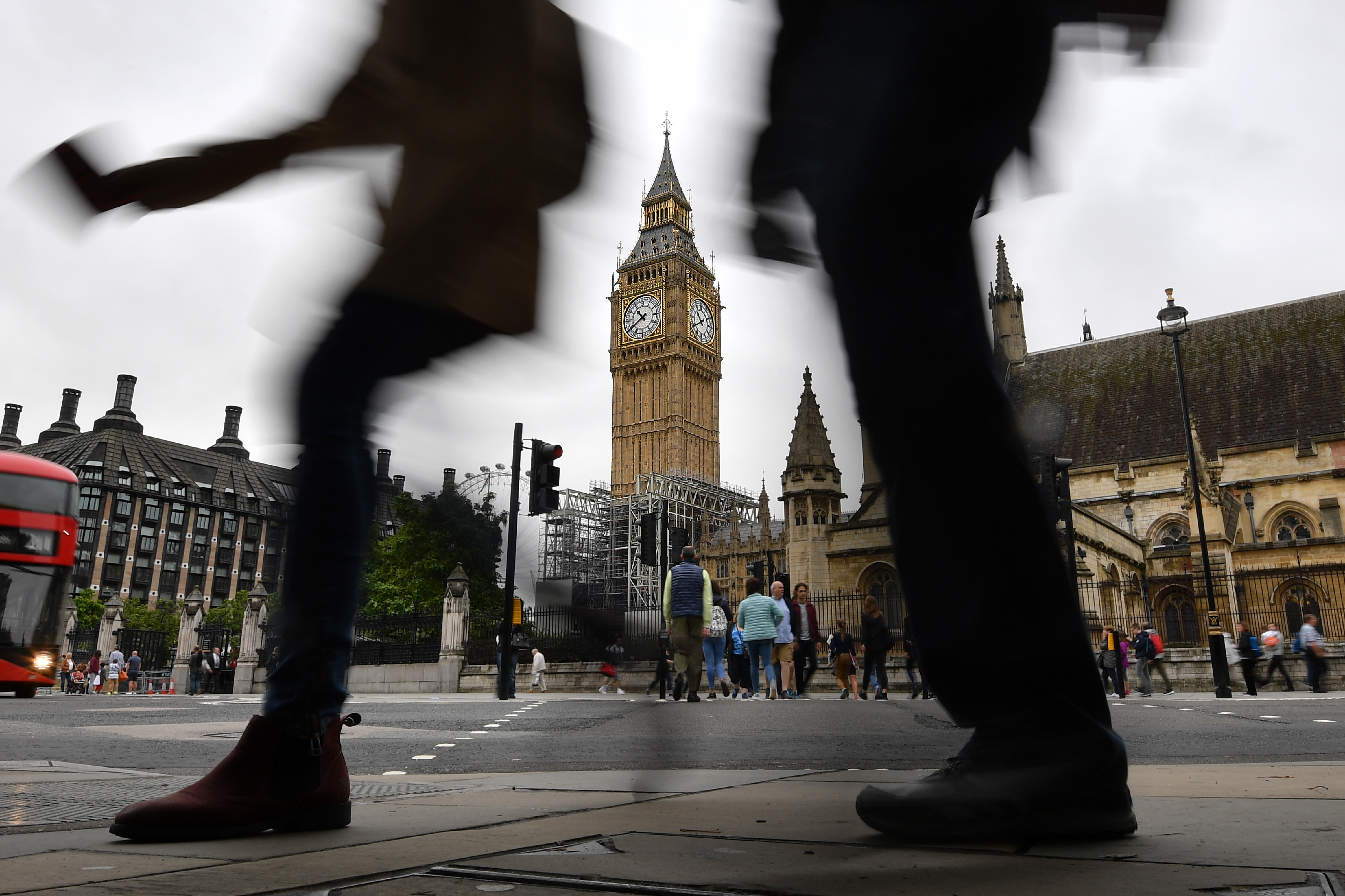 Banco de Inglaterra elevó tasas y prevé riesgos de recesión