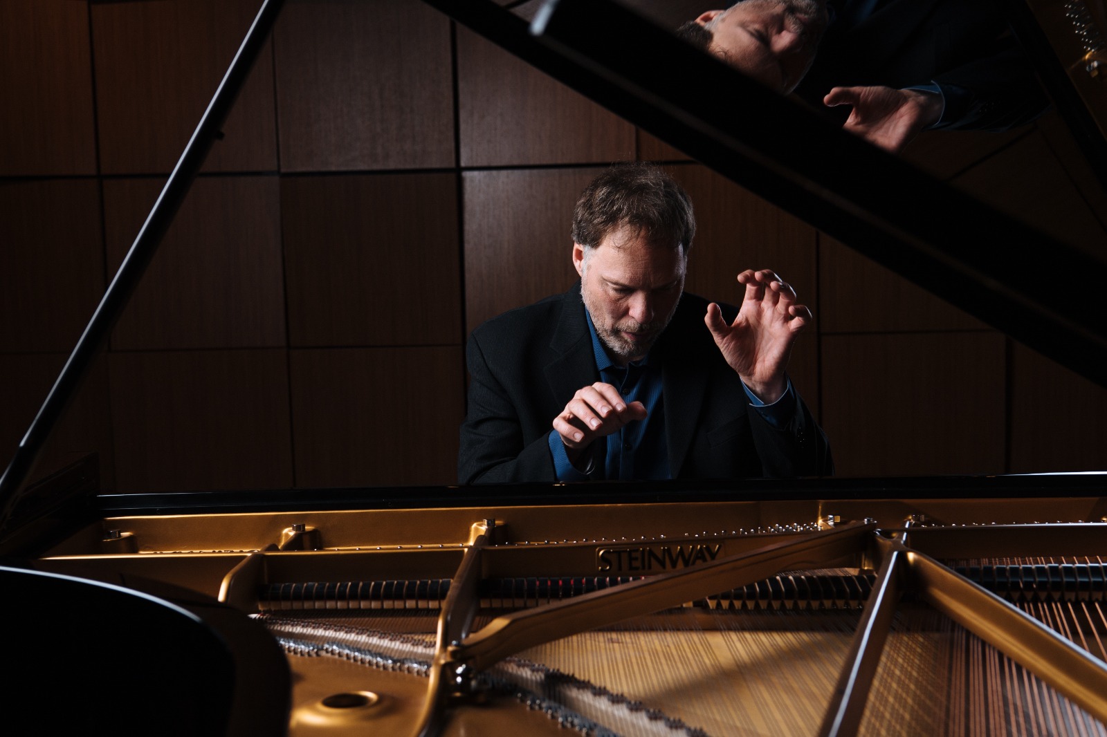 Mozart y Bruckner desde la genialidad del pianista Alon Goldstein y la Filarmónica