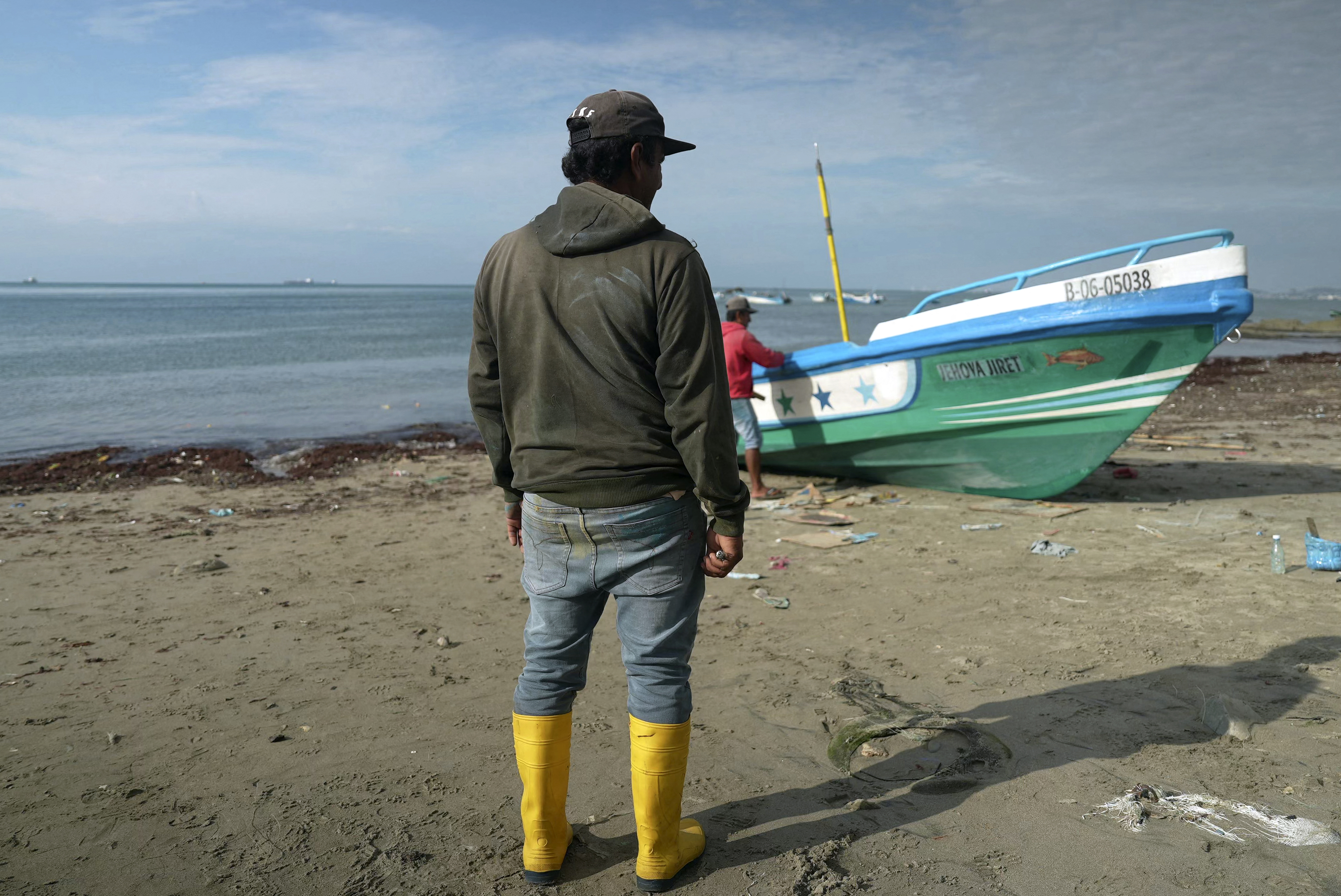 Un barco pesquero de Ecuador desapareció con 19 pasajeros, según familiares