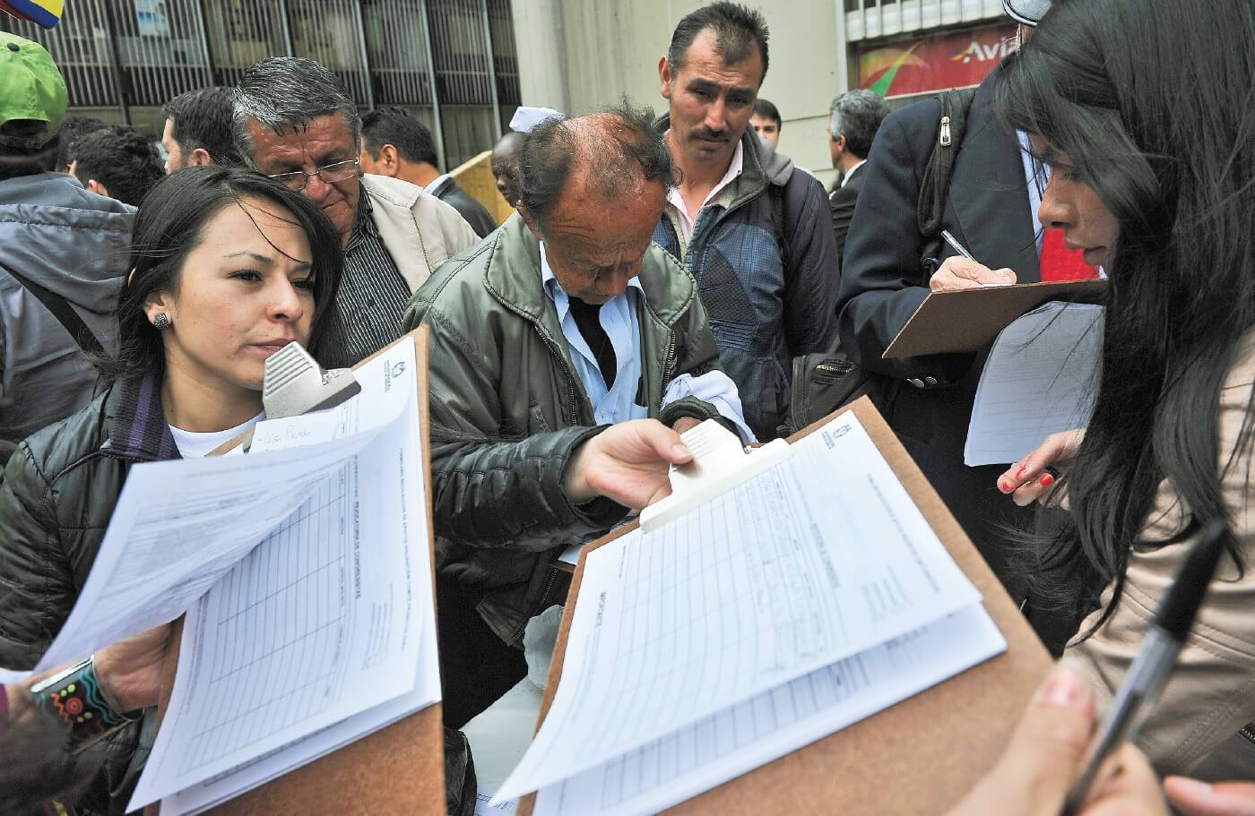 Recolección de firmas: la campaña anticipada