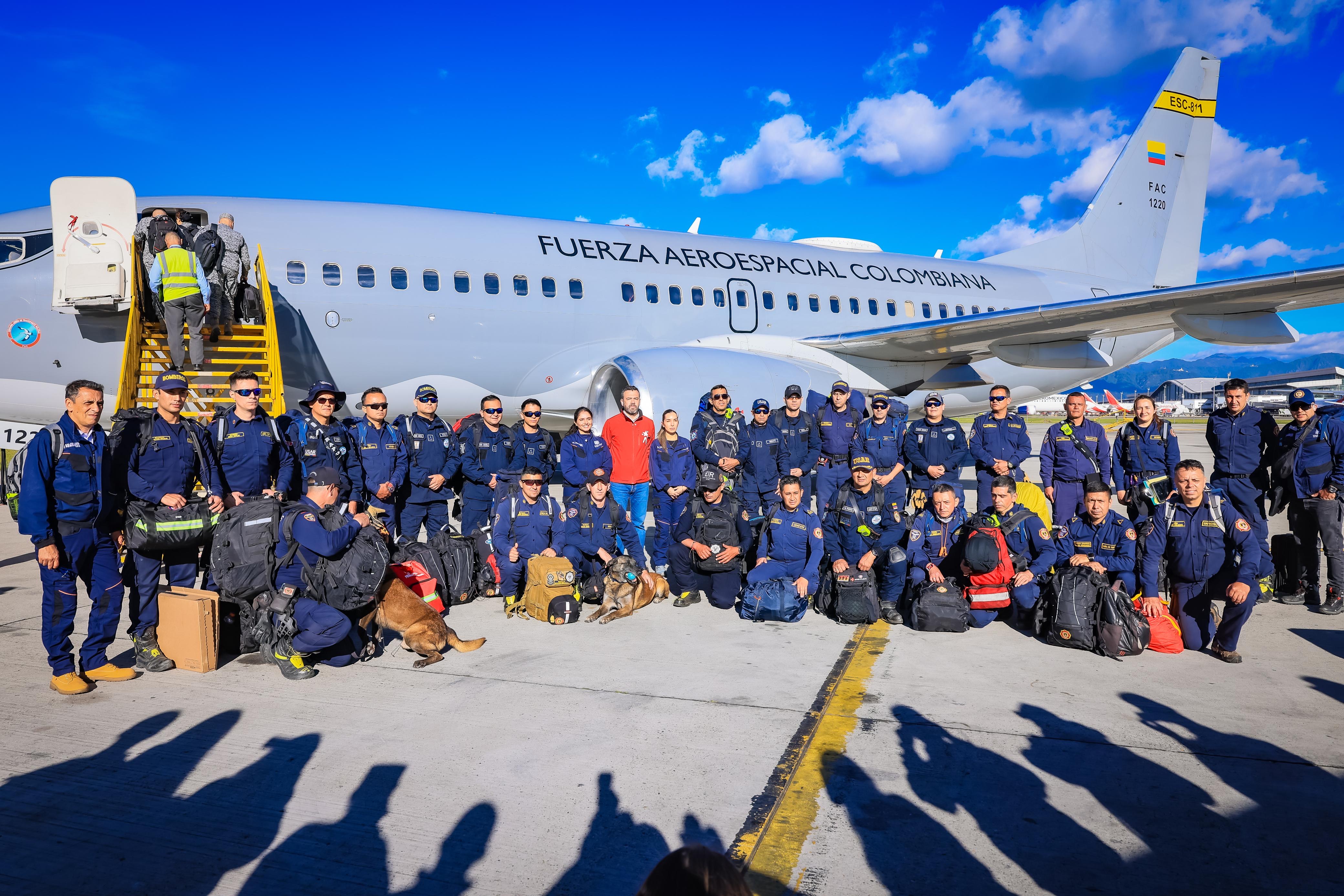 Terremoto en Colombia: 60 rescatistas y dos caninos ya van rumbo a Cali