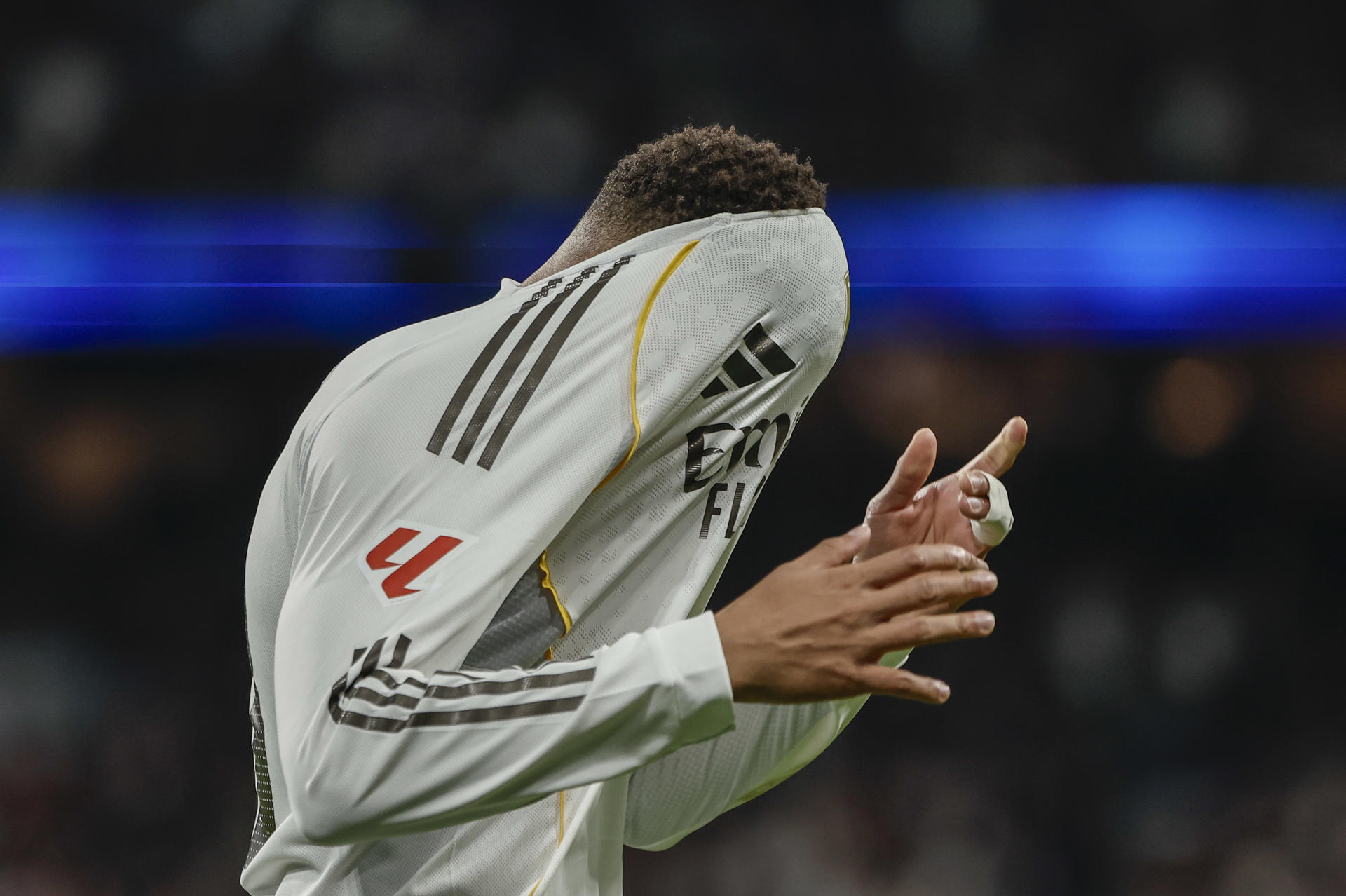 MADRID, 07/12/2025.- El delantero del Real Madrid Kylian Mbappé se lamenta tras una ocasión fallada, durante el partido de LaLiga de fútbol que Real Madrid y Celta de Vigo disputan este domingo en el estadio Santiago Bernabéu. EFE/Sergio Pérez