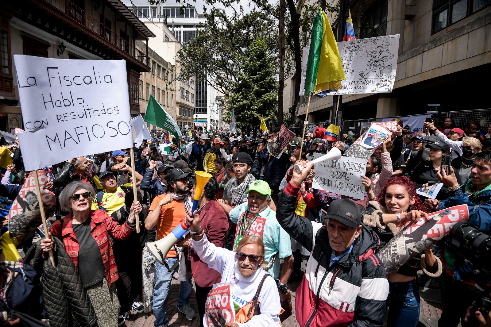 Cabe recordar que las manifestaciones también se presentaron en frente de la Corte Suprema por la elección de la fiscal, y aunque la Corte votó, ninguna candidata obtuvo los 16 votos necesarios. Según el presidente del alto tribunal, volverán a votar en la Sala Plena del 22 de febrero.