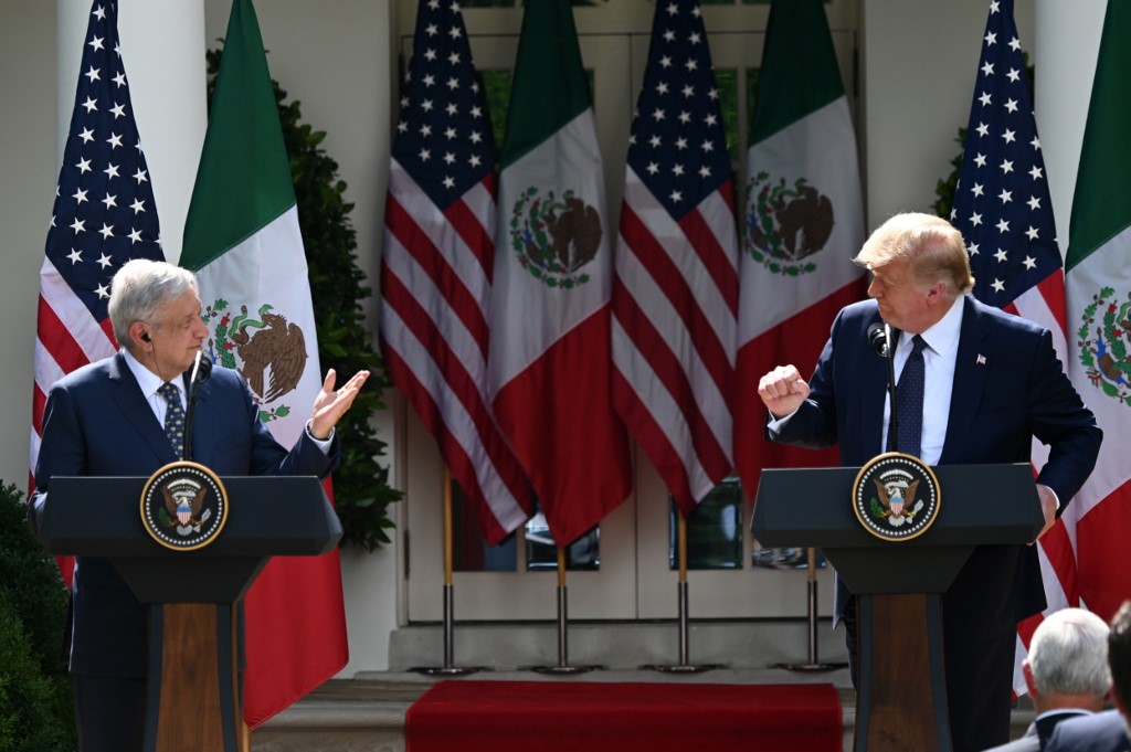 “Traidor” y “servil”: Las críticas a López Obrador en México por su amistosa reunión con Trump