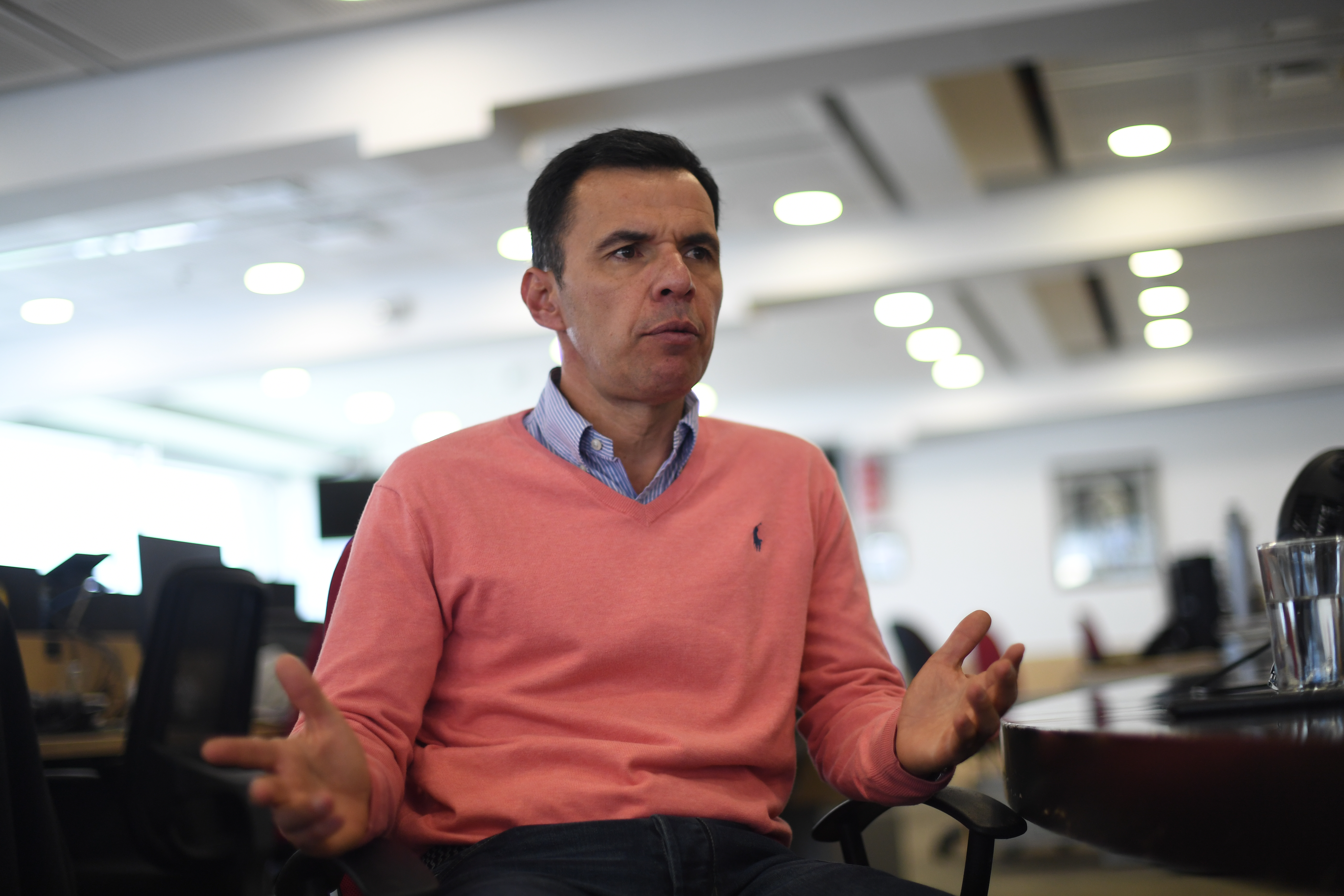 Rivera pide a presidente del Senado cumplir con fallo que crea curules de paz