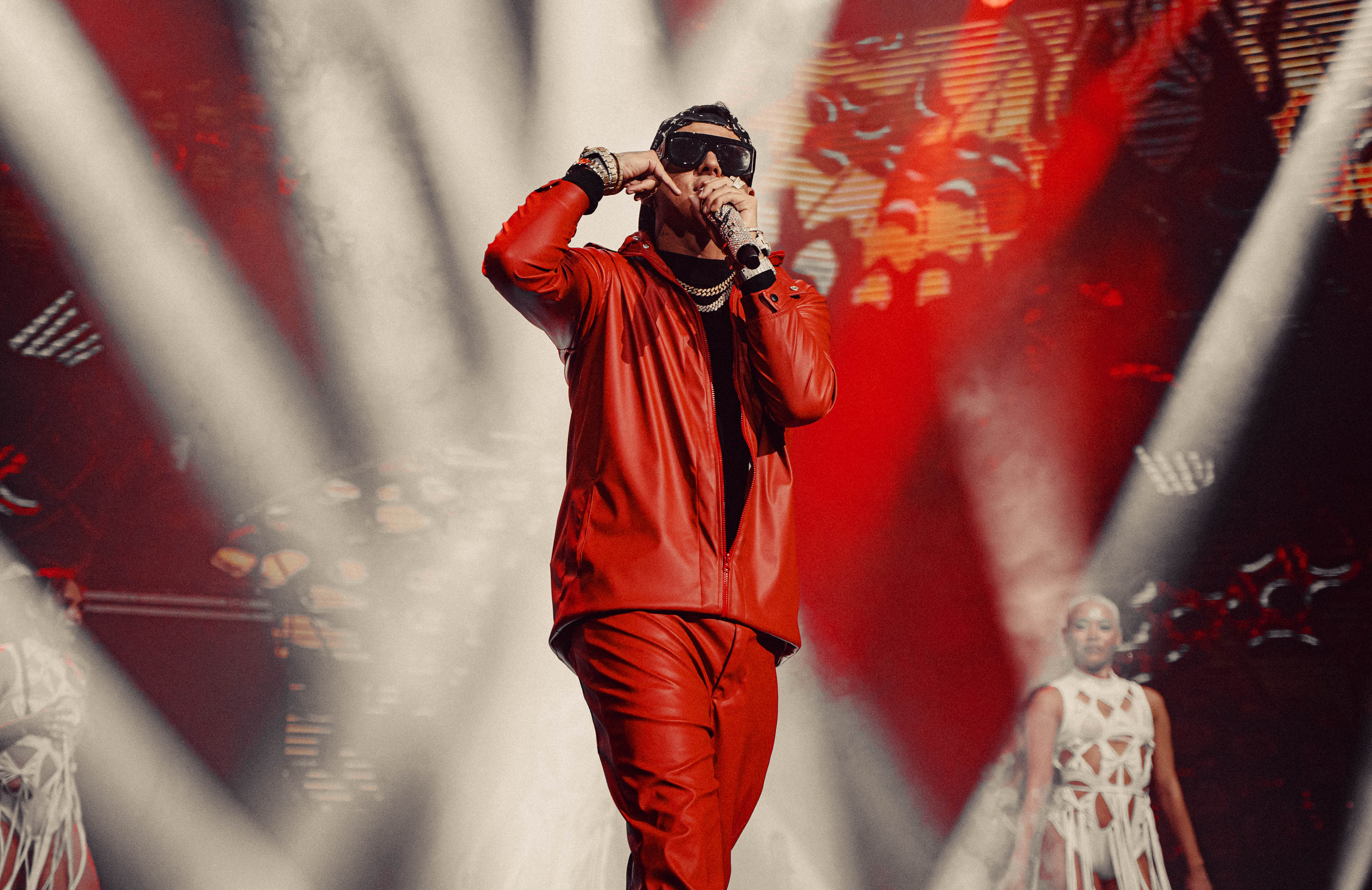 Kevin Roldán presenta su nuevo sencillo, “Tu silueta”, junto a Almighty