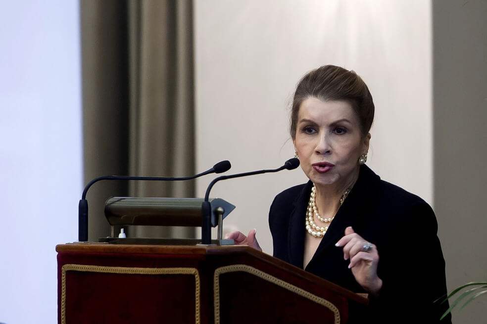 Economía tan frágil como en la Gran Depresión: economista Carmen Reinhart