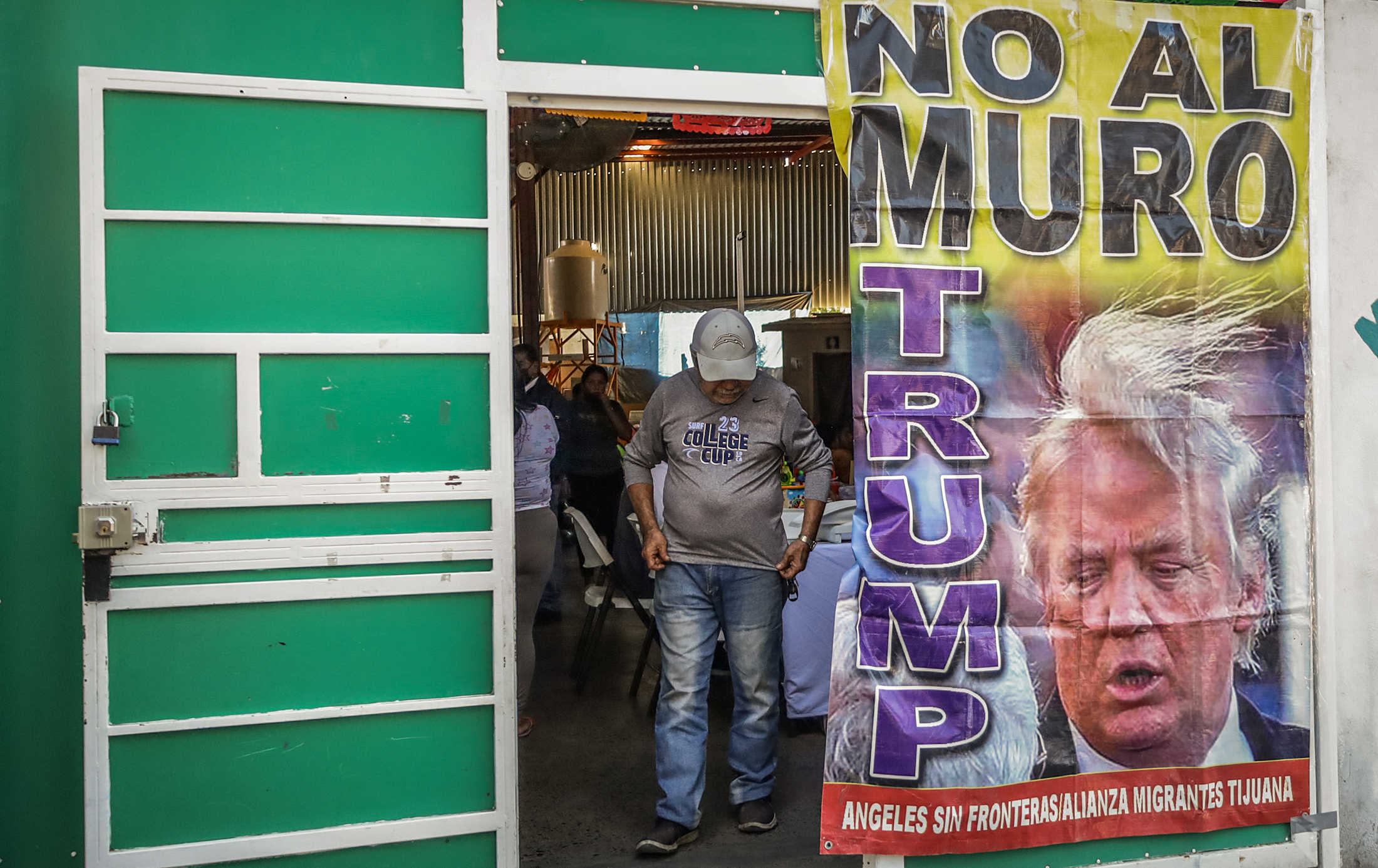 Trump recurriría a estado de emergencia y al ejército para deportar migrantes
