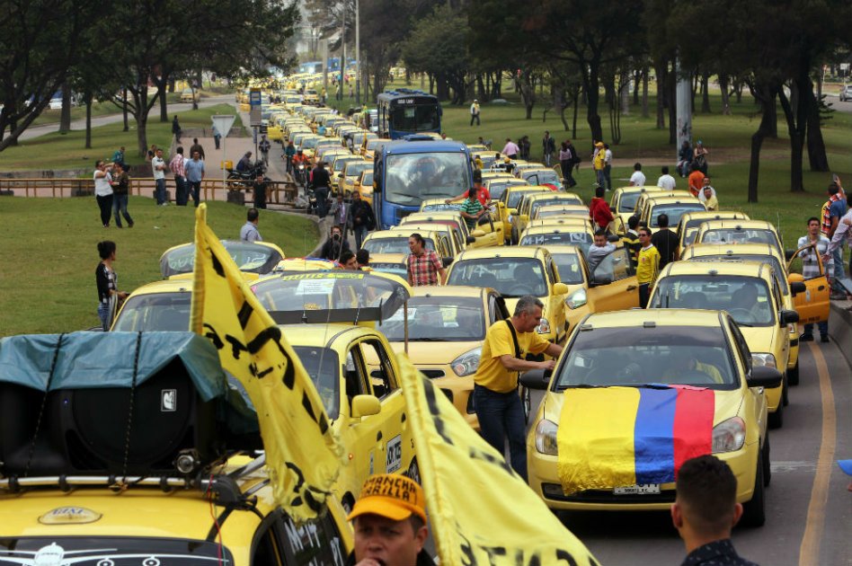 Taxistas amenazan con paro en Bogotá durante visita del papa