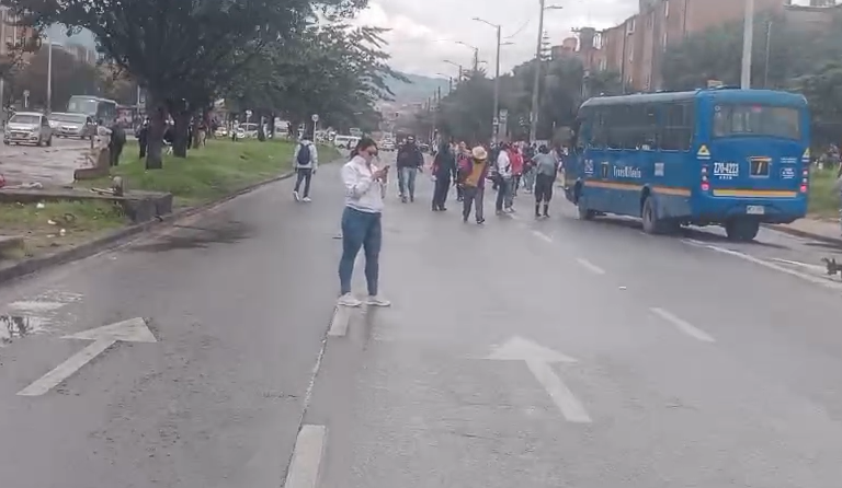 Movilidad 22 de abril: por lluvia, se presenta inundación en la Av. Circunvalar