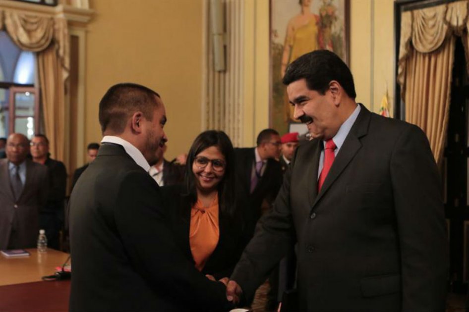 Maduro nombra a nuevo vicepresidente económico para enfrentar crisis